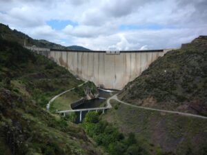 Estructuras de protección presa riesgos naturales